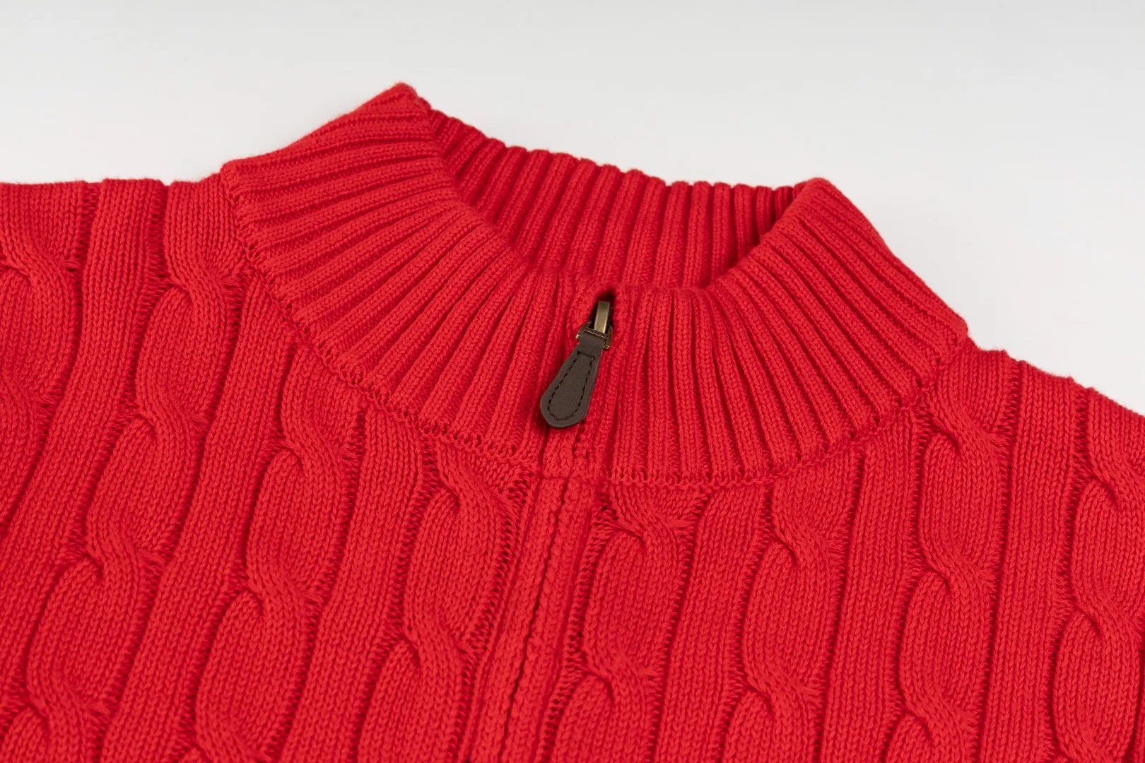 P260 #R98 RALPH LAUREN Ralph Lauren nine-color classic small label embroidery logo full zipper knitted cable cardigan sweater, high-density LOGO embroidery on the chest, original customization of tag accessories. Made of pure cotton yarn, pure cotton is skin-friendly and comfortable, small label war horse embroidered twist zipper cardigan sweater 🐎 high quality, follow the blogger to learn how to wear it! Let’s buy a Ralph Lauren cable sweater. It’s a super hard-to-find series after it became popular. It’s hard to find one on the official website. It’s simple and practical to wear, with a lazy and loose feel. The thickened fabric has more texture, feels soft and delicate, and has a loose fit. Whether worn alone or layered, you can wear different styles of fashion with just one piece!   Size：XS S M L